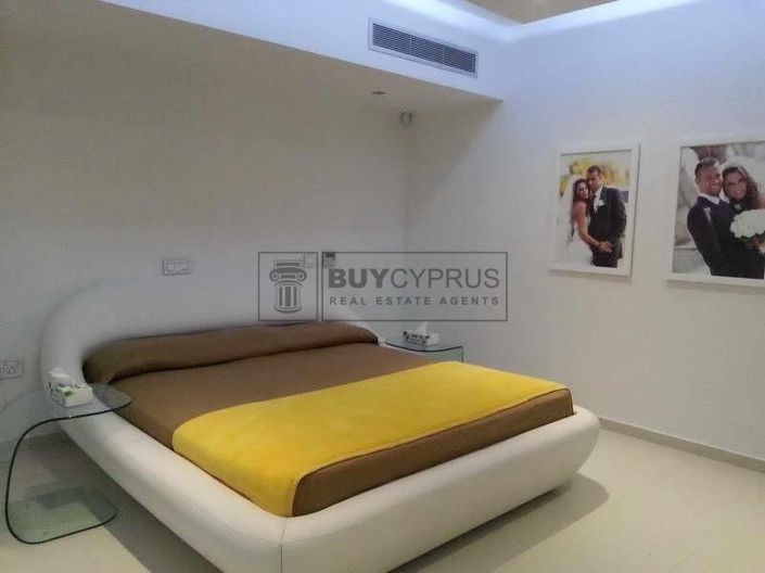 Image No.9-7 Bed Villa for sale