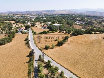 Residential Land  For Sale  in  Polemi