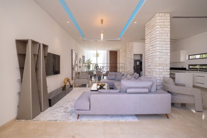 Image No.17-5 Bed Villa for sale