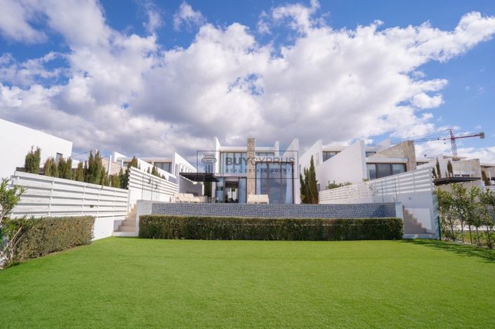 Image No.2-5 Bed Villa for sale