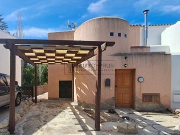 Town House For Sale  in  Peyia