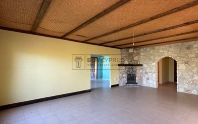 Stone House For Sale  in  Ayios Amvrosios