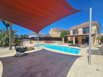 Detached Villa For Sale  in  Peyia