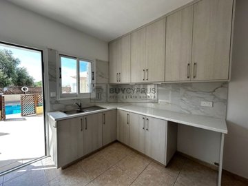 Town House For Sale  in  Chlorakas