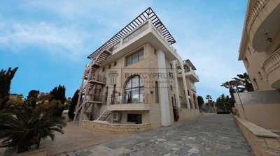 Building For Sale  in  Tombs of the Kings
