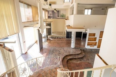 Building For Sale  in  Engomi