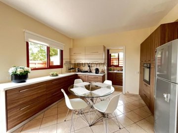 Detached Villa For Sale  in  Emba