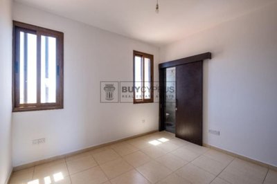 Apartment For Sale  in  Kato Polemidia
