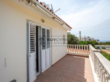 Detached Villa For Sale  in  Peyia