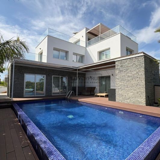 Image No.1-7 Bed Villa for sale