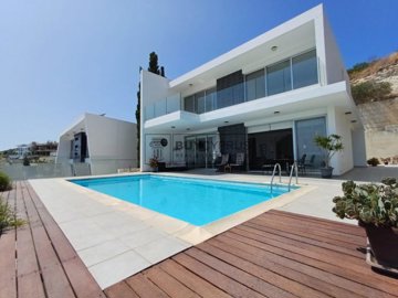 Detached Villa For Sale  in  Yeraskipou