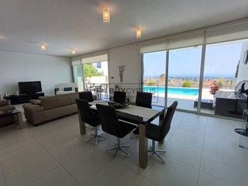 Detached Villa For Sale  in  Yeraskipou