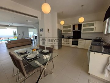 Detached Villa For Sale  in  Yeraskipou