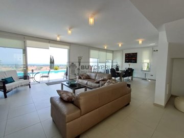 Detached Villa For Sale  in  Yeraskipou