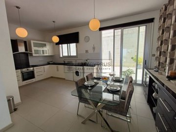 Detached Villa For Sale  in  Yeraskipou