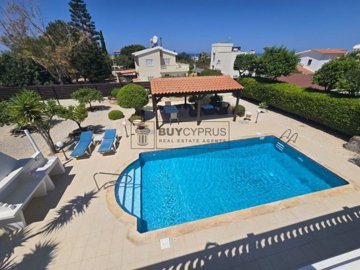 Detached Villa For Sale  in  St.George - Sea Caves