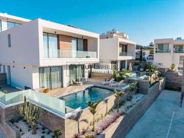 Detached Villa For Sale  in  Chlorakas