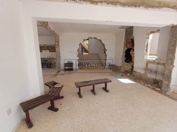 Detached Villa For Sale  in  Kamares - Tala