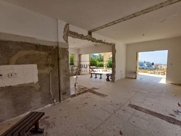 Detached Villa For Sale  in  Kamares - Tala