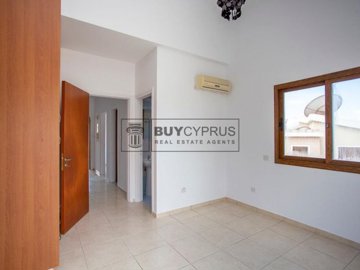 Semi Detached Villa For Sale  in  Peyia