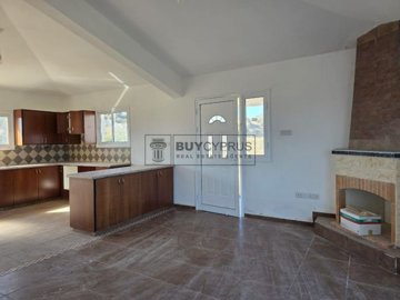 Detached Villa For Sale  in  Peyia