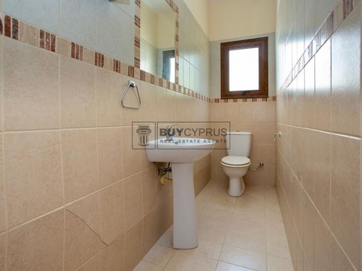 Image No.13-2 Bed Townhouse for sale