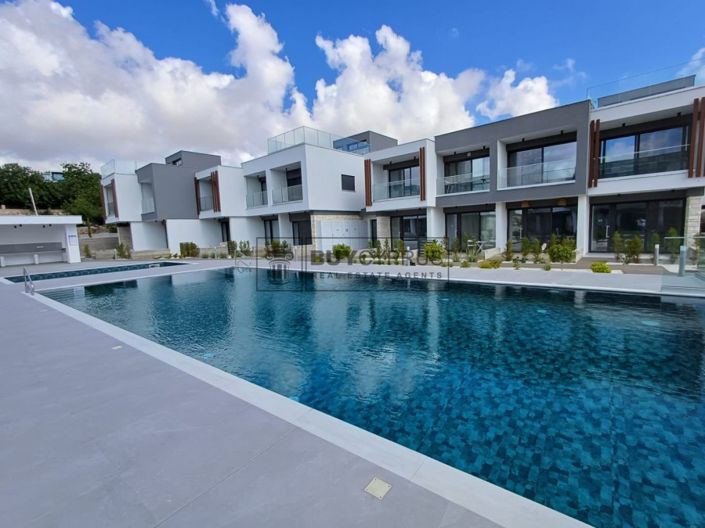 Image No.33-3 Bed Townhouse for sale