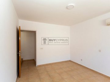 Town House For Sale  in  Chlorakas