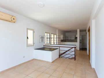 Town House For Sale  in  Chlorakas