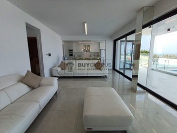 Detached Villa For Sale  in  Kissonerga