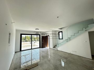 Detached Villa For Sale  in  Chlorakas