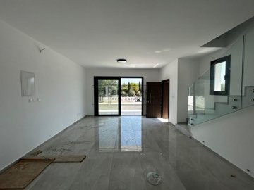 Detached Villa For Sale  in  Chlorakas