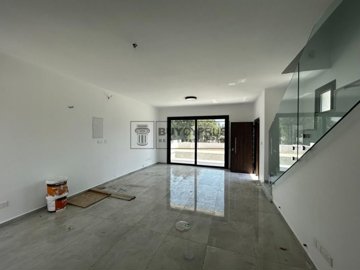 Detached Villa For Sale  in  Chlorakas