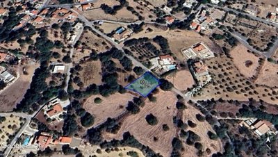 Residential Land  For Sale  in  Polemi