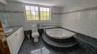 Detached Villa For Sale  in  Mesa Gitonia