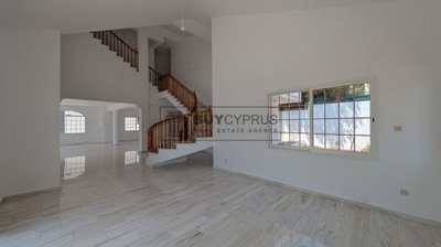 Detached Villa For Sale  in  Mesa Gitonia