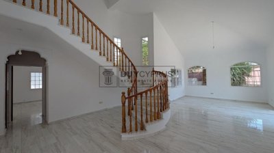 Detached Villa For Sale  in  Mesa Gitonia
