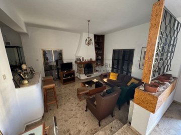Detached Villa For Sale  in  Chlorakas