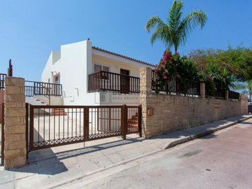 Detached Villa For Sale  in  Chlorakas