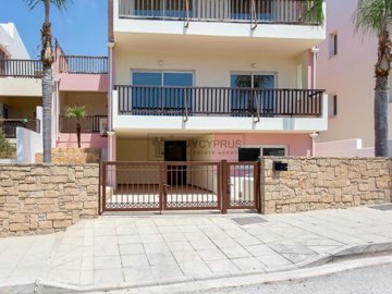 Town House For Sale  in  Chlorakas