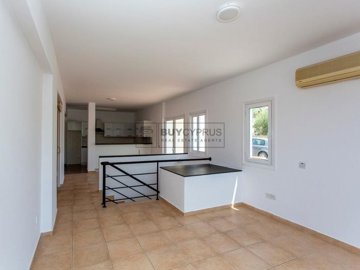 Town House For Sale  in  Chlorakas