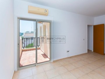 Town House For Sale  in  Chlorakas