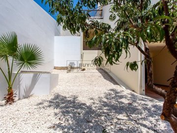 Town House For Sale  in  Chlorakas