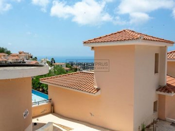 Apartment For Sale  in  Peyia