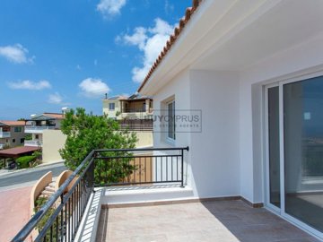 Apartment For Sale  in  Peyia