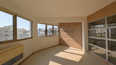 Office  For Sale  in  Agia Zoni