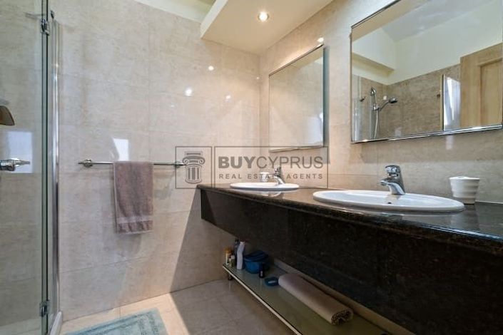 Image No.21-Villa de 4 chambres à vendre à Sea Caves