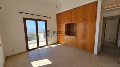 Detached Villa For Sale  in  Lysos