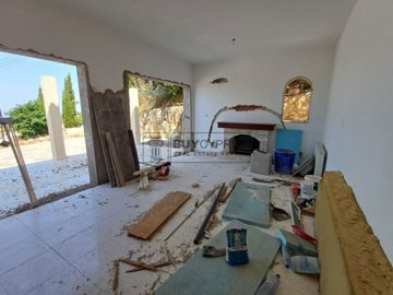 Detached Villa For Sale  in  Kamares - Tala