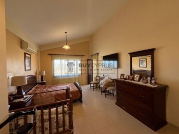 Detached Villa For Sale  in  Emba